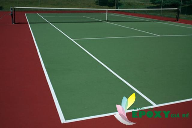 Kẻ line sân tennis với gam màu sơn Epoxy trắng tương phản