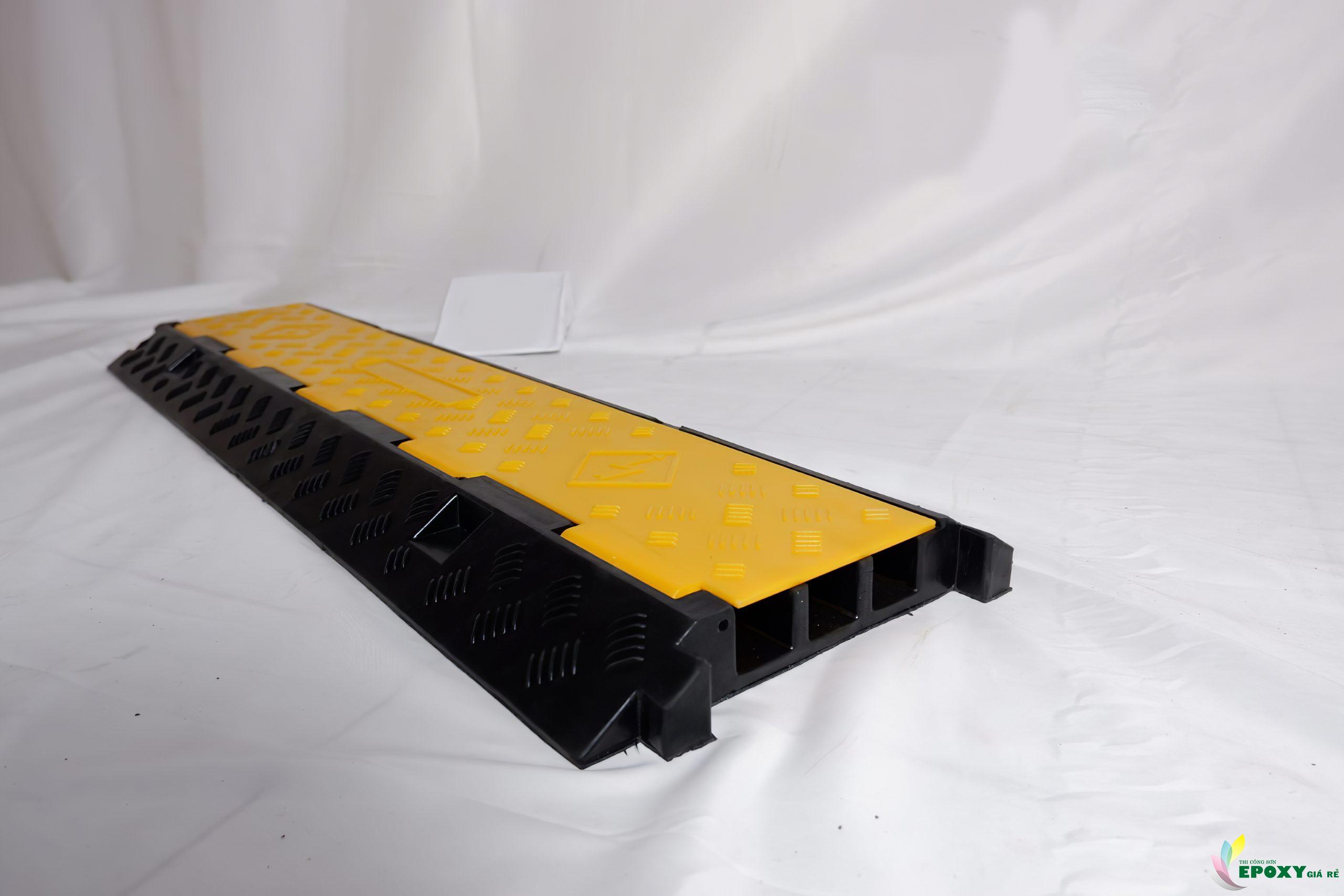 Go-bao-ve-cap-CC-B21-1000x300x45mm-3x30x40-mm-scaled-1.jpg